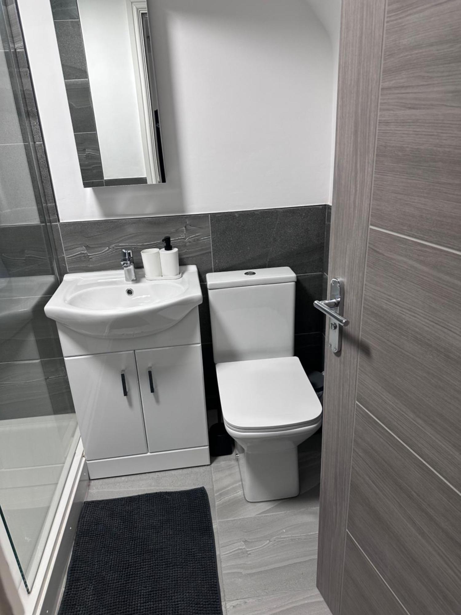 Stunning 2-Flat In Leicester! Exterior foto